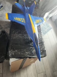 Machetă F/A-18 Super Hornet printată 3D și vopsită în culorile Blue Angels