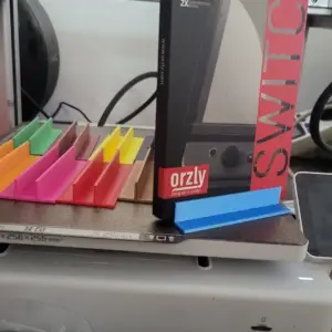 Suport de Afisare Produse pentru Vitrina - Soluția Ideală pentru Prezentarea Articolelor Tale